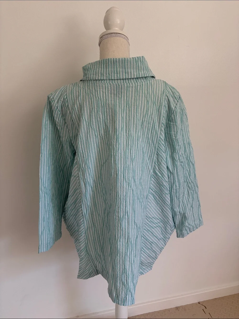 Lisa Bayne Light Blue Striped Funnel Neck Women’s Top Medium - Picture 5 of 7